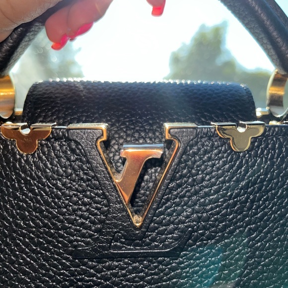 LOUIS VUITTON MINI CAPUCINES - Picture 4 of 11